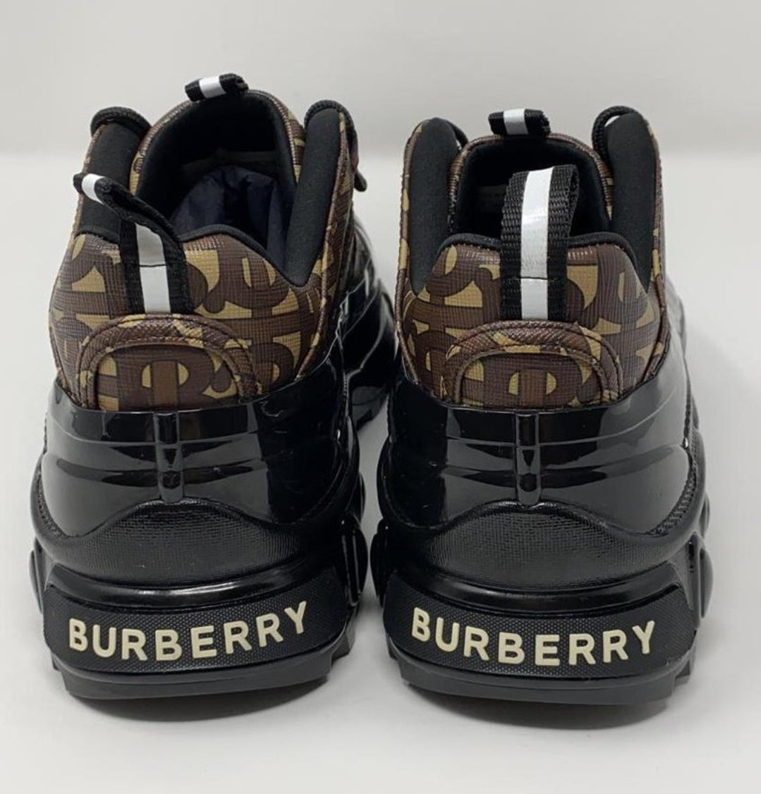 Les baskets Burberry incarnent un style emblématique et une sophistication britannique.
 leur design raffiné. Pas cher. Le moins cher.