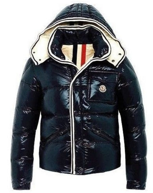 Les doudounes Moncler homme allient élégance et performance pour offrir une protection optimale contre le froid.
Leur design sophistiqué et leurs matériaux de haute qualité en font un choix incontournable