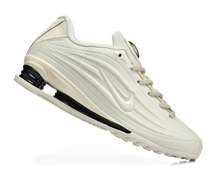 Les baskets Nike Shox NZ combinent style et performance pour les amateurs de mode et les athlètes.pas cher. Le moins cher.