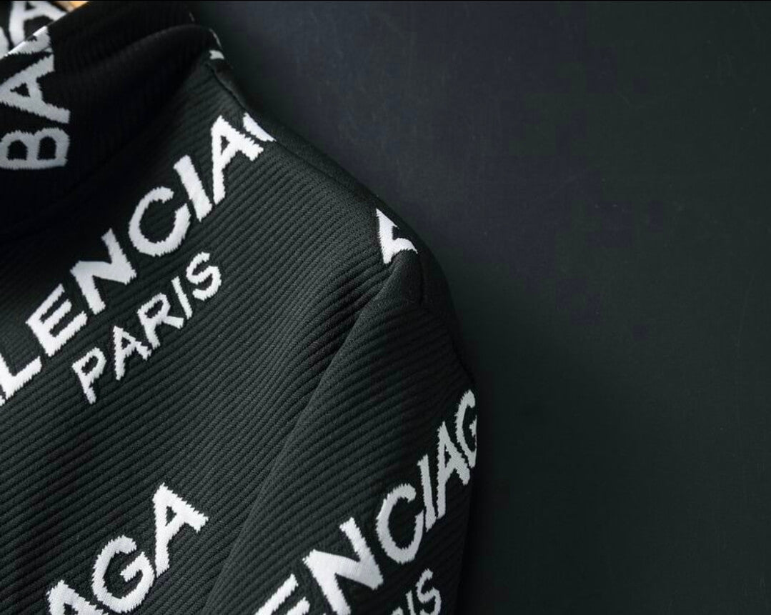 Les ensembles survêtement Balenciaga allient performance et style. Leur design avant-gardiste et leur qualité supérieure. Pas cher. Le moins cher.
