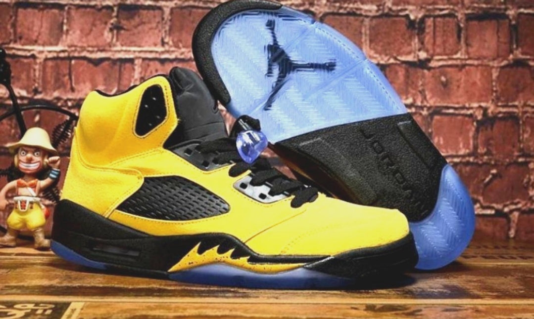 Les baskets Air Jordan 5 offrent un style audacieux et une performance exceptionnelle. leur design unique emblématique. Pas cher. Le moins cher.