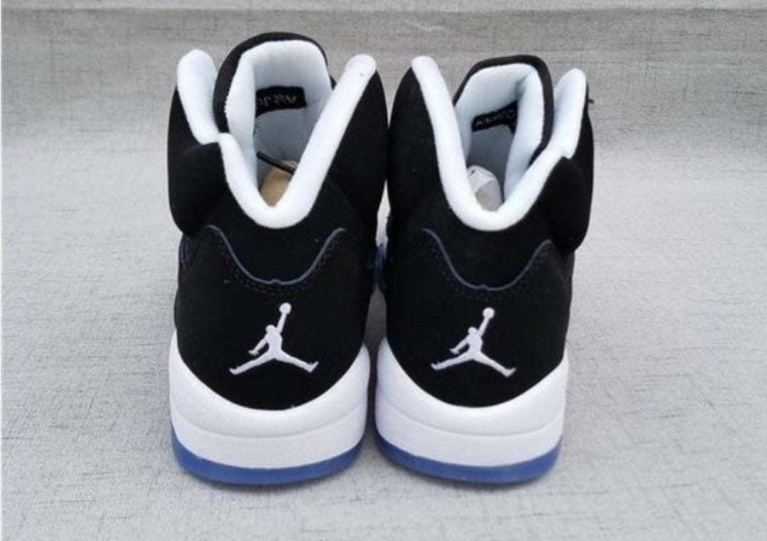 Air Jordan 5 Retro Moonlight (Oreo) sneakers
