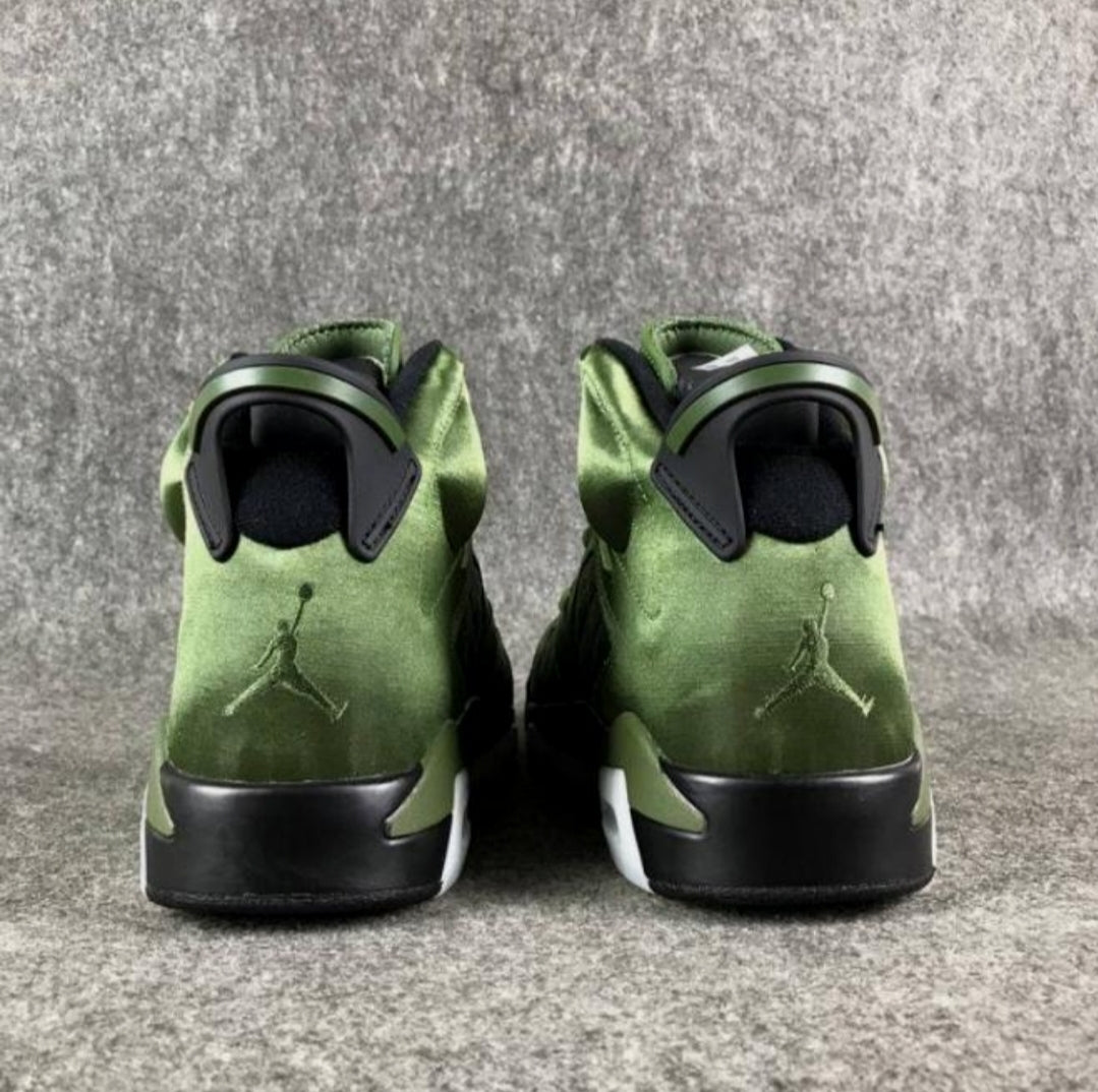 Les baskets Air Jordan 6 offrent un style emblématique  performance remarquable.
design distinctif matériaux. Baskets pas Cher. Le moins cher.