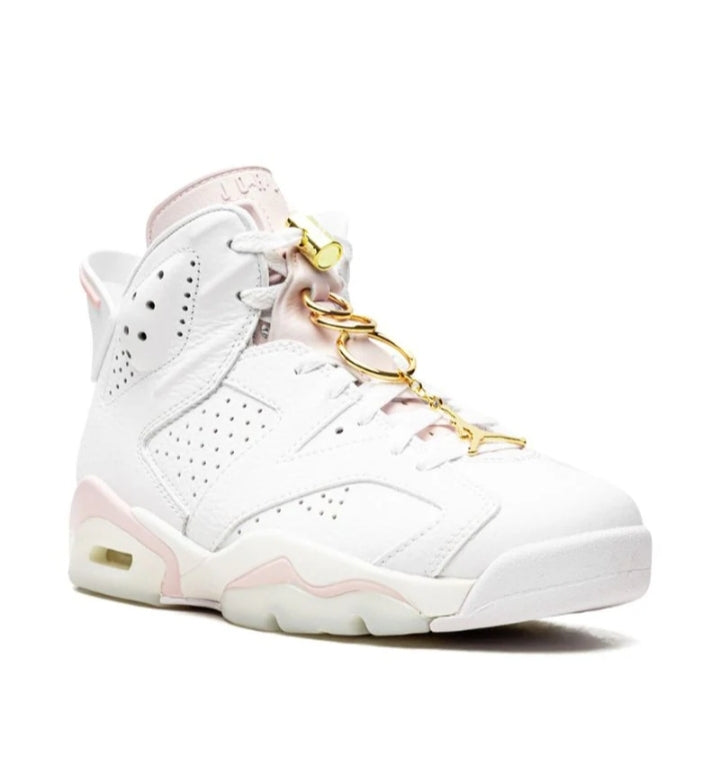 Les baskets Air Jordan 6 Retro "Pantone" Femme permettent de personnaliser votre style tout en bénéficiant d’un confort supérieur.