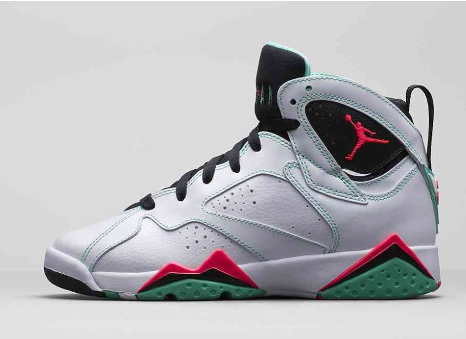 Les baskets Air Jordan 7 offrent un style iconique et une performance exceptionnelle.
design emblématique haute qualité. Au meilleur prix. Pas cher