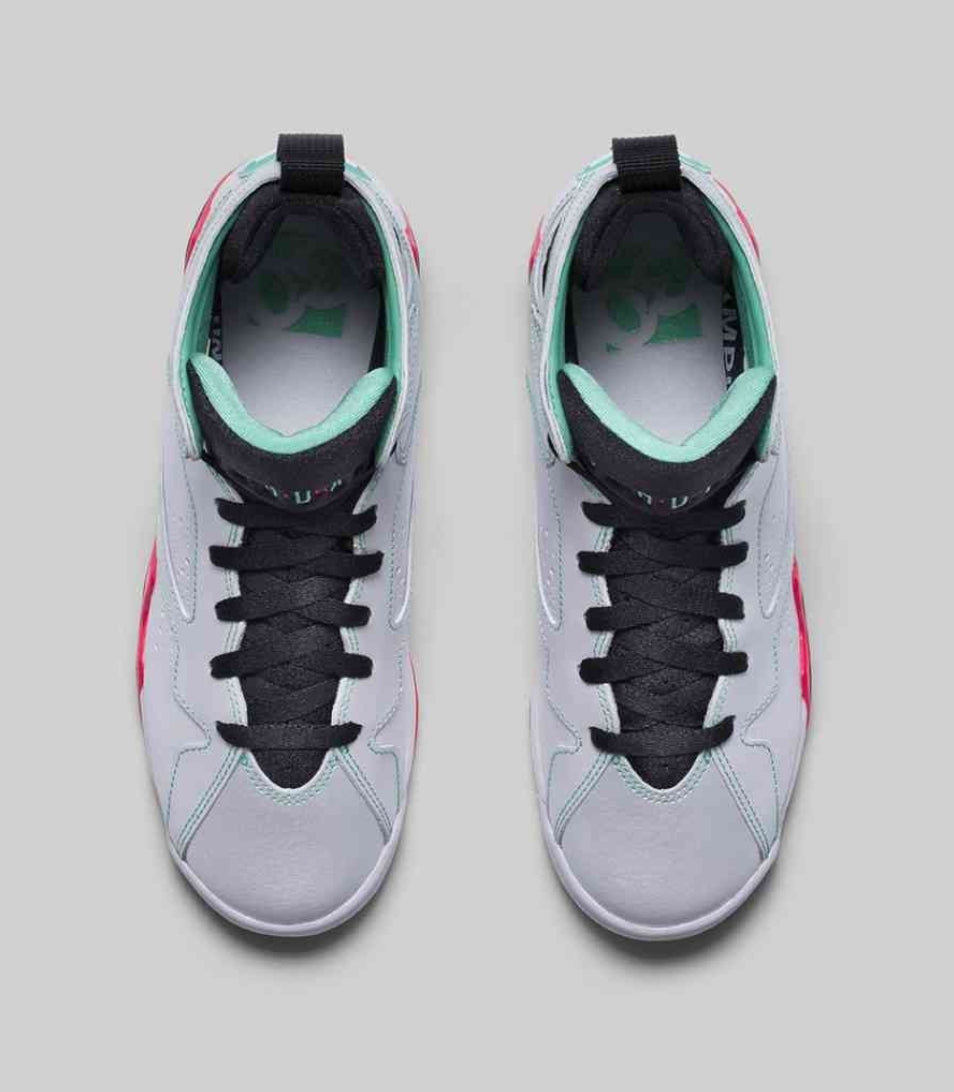 Les baskets Air Jordan 7 offrent un style iconique et une performance exceptionnelle.
design emblématique haute qualité. Au meilleur prix. Pas cher