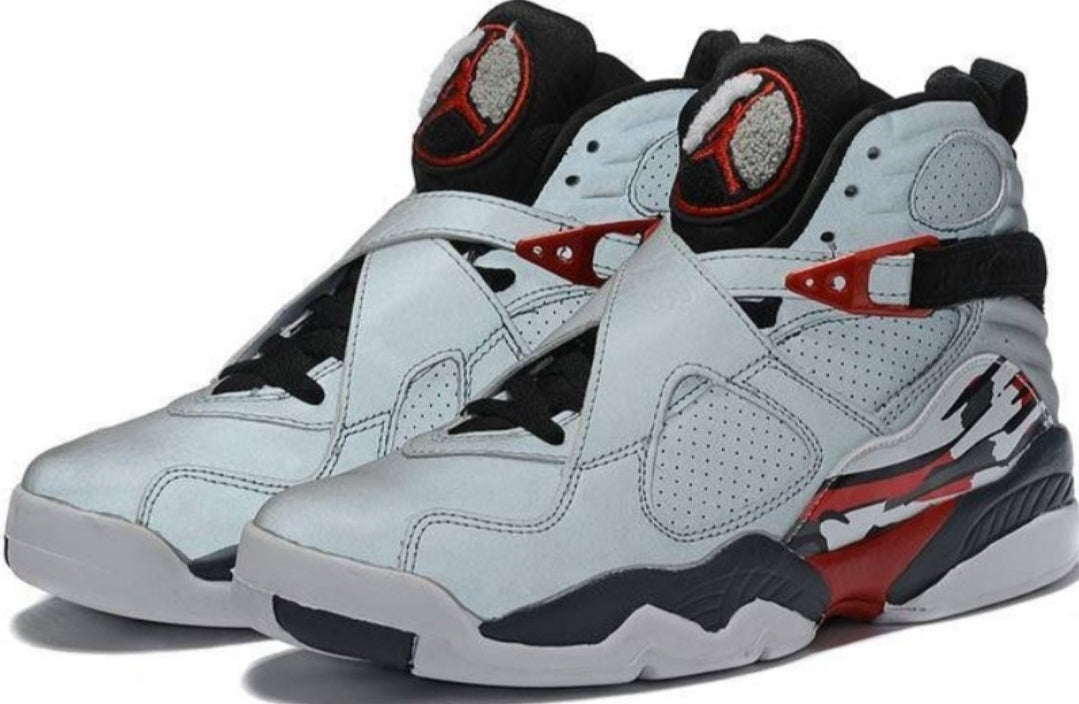 Les baskets Air Jordan 8 offrent un style audacieux et une performance exceptionnelle.
De plus, leur design distinctif et l'utilisation.