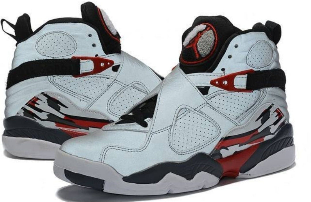 Les baskets Air Jordan 8 offrent un style audacieux et une performance exceptionnelle.
De plus, leur design distinctif et l'utilisation.