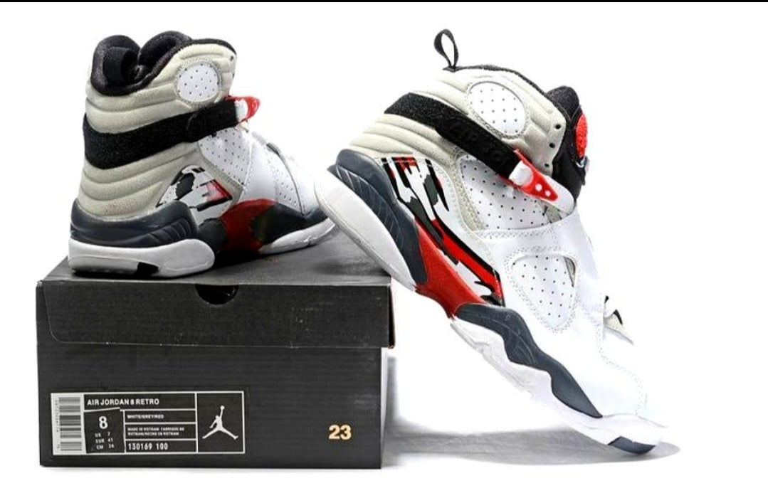Les baskets Air Jordan 8 offrent un style audacieux et une performance exceptionnelle.
De plus, leur design distinctif et l'utilisation.