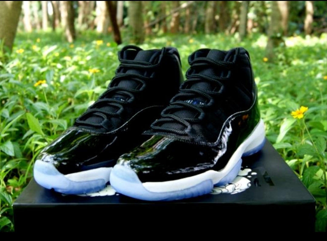 Les baskets Air Jordan 11 offrent un style légendaire et une performance exceptionnelle.design unique
Pas Cher. moin cher.