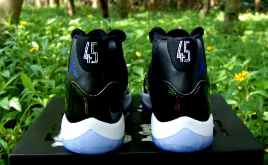Les baskets Air Jordan 11 offrent un style légendaire et une performance exceptionnelle.design unique
Pas Cher. moin cher.