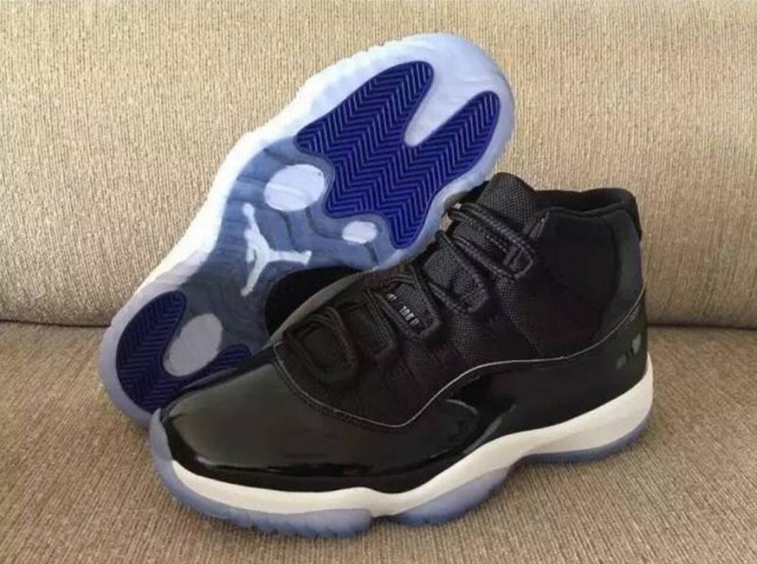 Les baskets Air Jordan 11 offrent un style légendaire et une performance exceptionnelle.design unique
Pas Cher. moin cher.