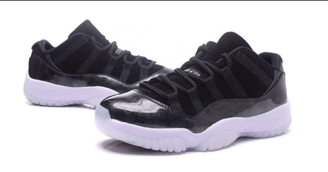 Les baskets Air Jordan 11 offrent un style légendaire et une performance exceptionnelle.design unique
Pas Cher. moin cher.