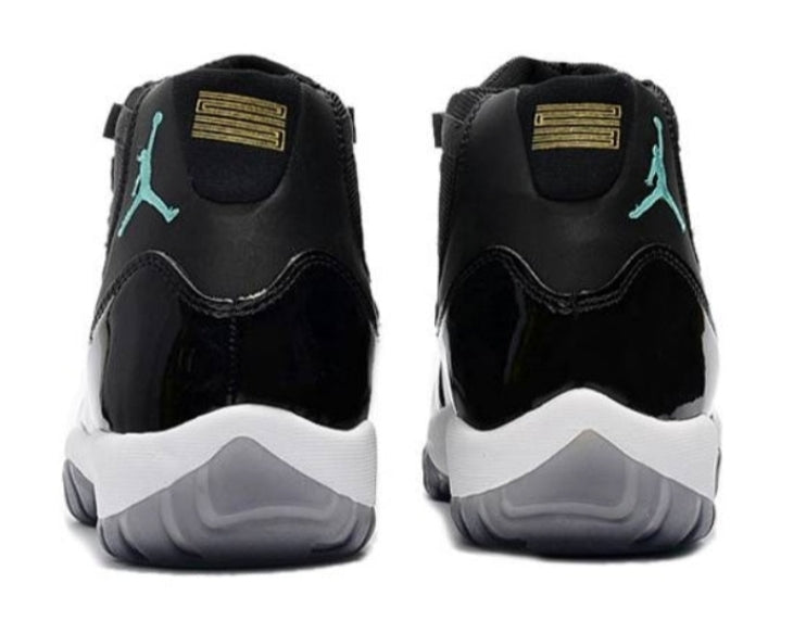 Air Jordan 11 Retro Sneakers
Gamma Blue