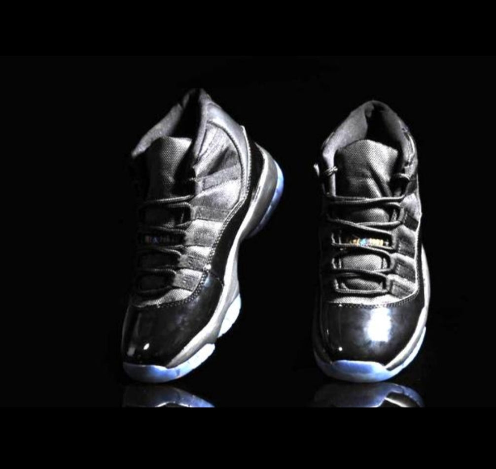 Air Jordan 11 Retro Sneakers
Gamma Blue