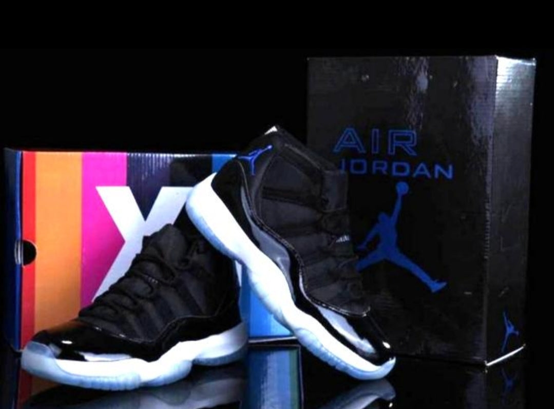 Les baskets Air Jordan 11 offrent un style légendaire et une performance exceptionnelle.design unique 
Pas Cher. moin cher.