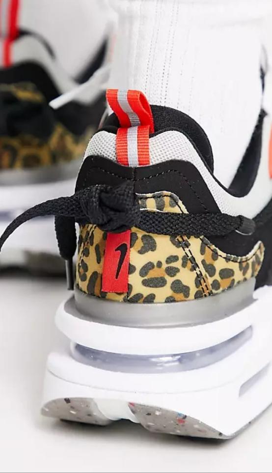 les Baskets Nike Air Max Furyosa Honeydew sont un témoignage de l'engagement de Nike à combiner style et innovation.