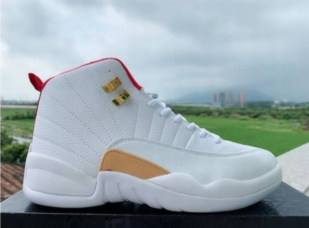 Les baskets Air Jordan 12 offrent un style iconique et une performance exceptionnelle.design distinctif.pas cher.moin Cher.