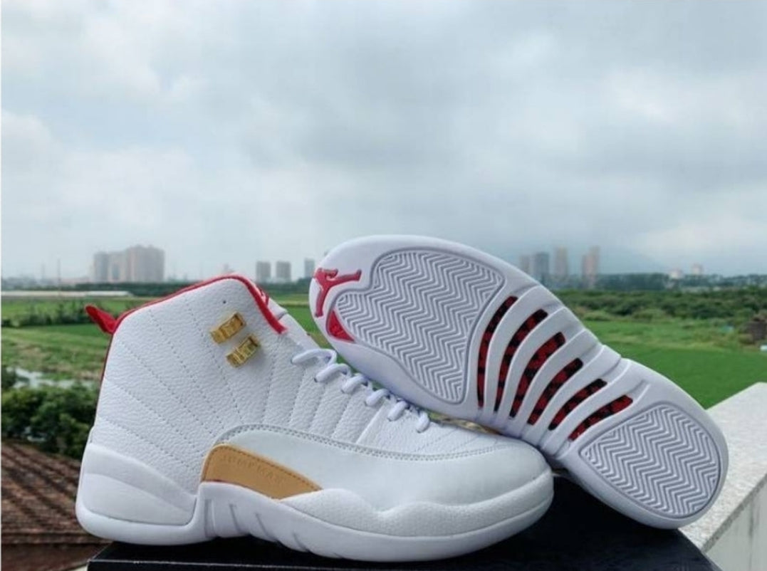 Les baskets Air Jordan 12 offrent un style iconique et une performance exceptionnelle.design distinctif.pas cher.moin Cher.
