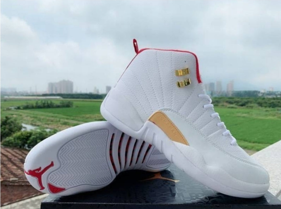 Les baskets Air Jordan 12 offrent un style iconique et une performance exceptionnelle.design distinctif.pas cher.moin Cher.