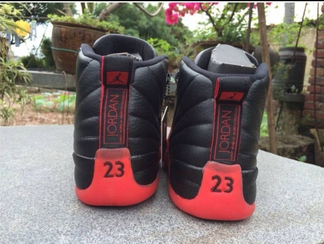Les baskets Air Jordan 12 offrent un style iconique et une performance exceptionnelle.design distinctif.pas cher.moin Cher.