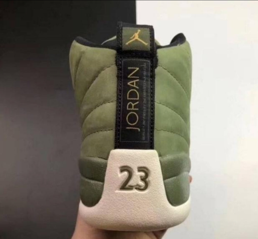Les baskets Air Jordan 12 offrent un style iconique et une performance exceptionnelle.design distinctif.pas cher.moin Cher.