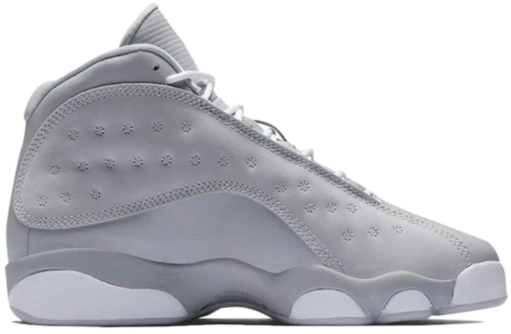 Les baskets Air Jordan 13 offrent un style emblématique et une performance exceptionnelle.
design distinctif .pas Cher. Moins cher.