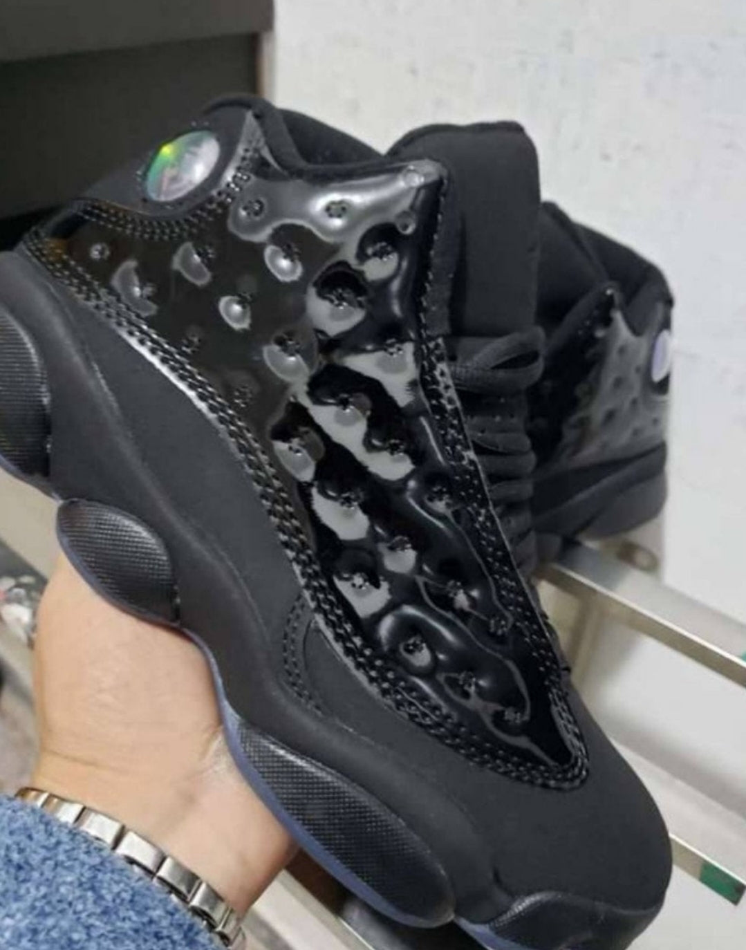 Les baskets Air Jordan 13 offrent un style emblématique et une performance exceptionnelle.
design distinctif .pas Cher. Moins cher.
