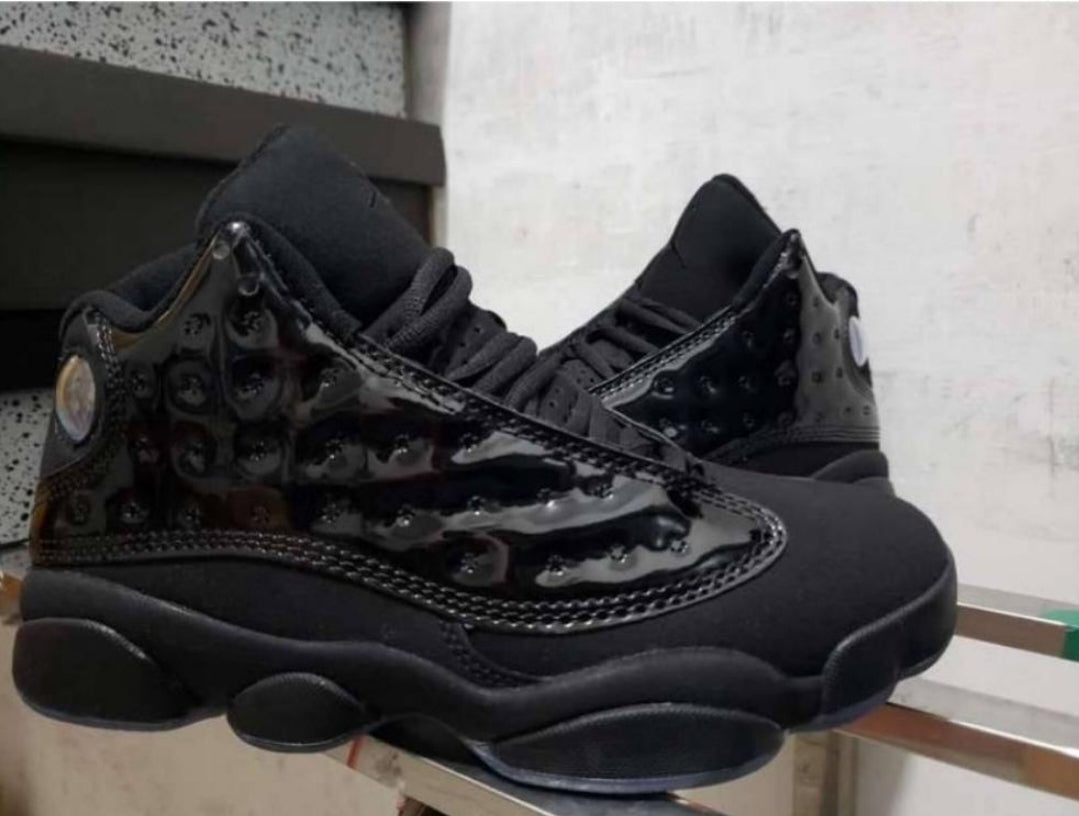 Les baskets Air Jordan 13 offrent un style emblématique et une performance exceptionnelle.
design distinctif .pas Cher. Moins cher.