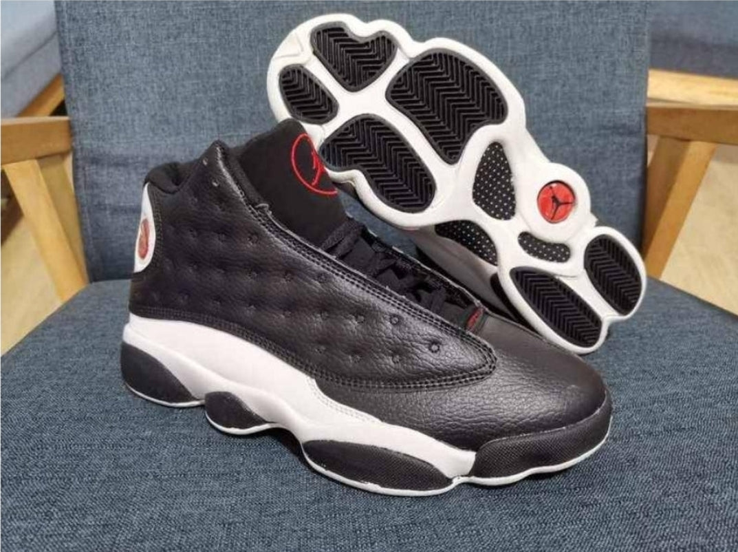 Les baskets Air Jordan 13 offrent un style emblématique et une performance exceptionnelle.
design distinctif .pas Cher. Moins cher.
