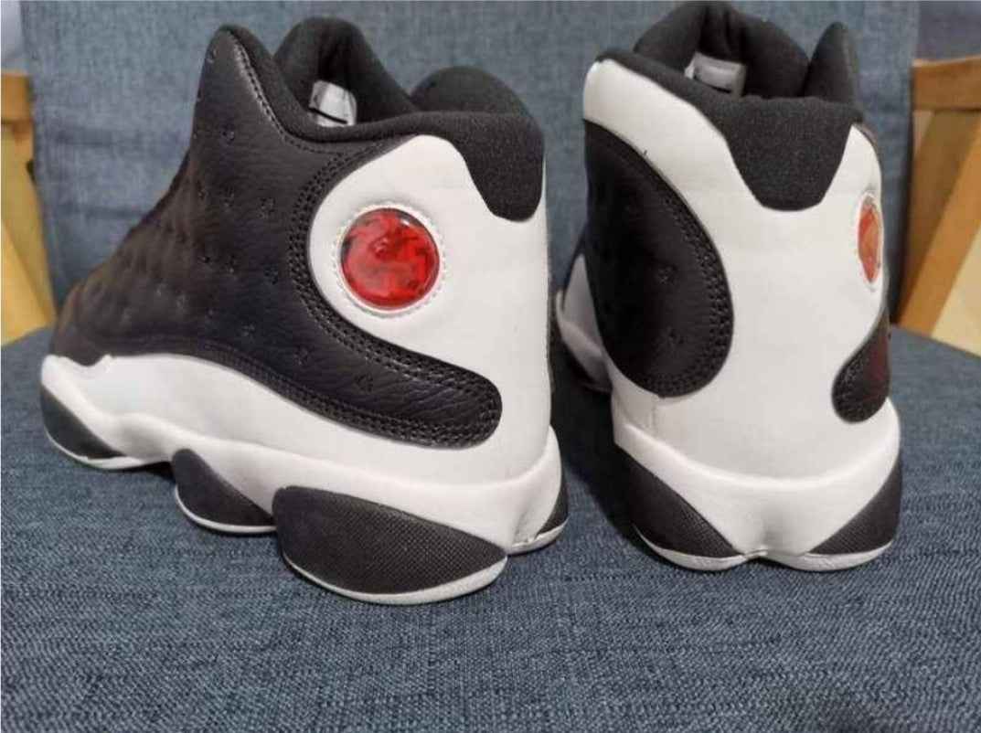 Les baskets Air Jordan 13 offrent un style emblématique et une performance exceptionnelle.
design distinctif .pas Cher. Moins cher.