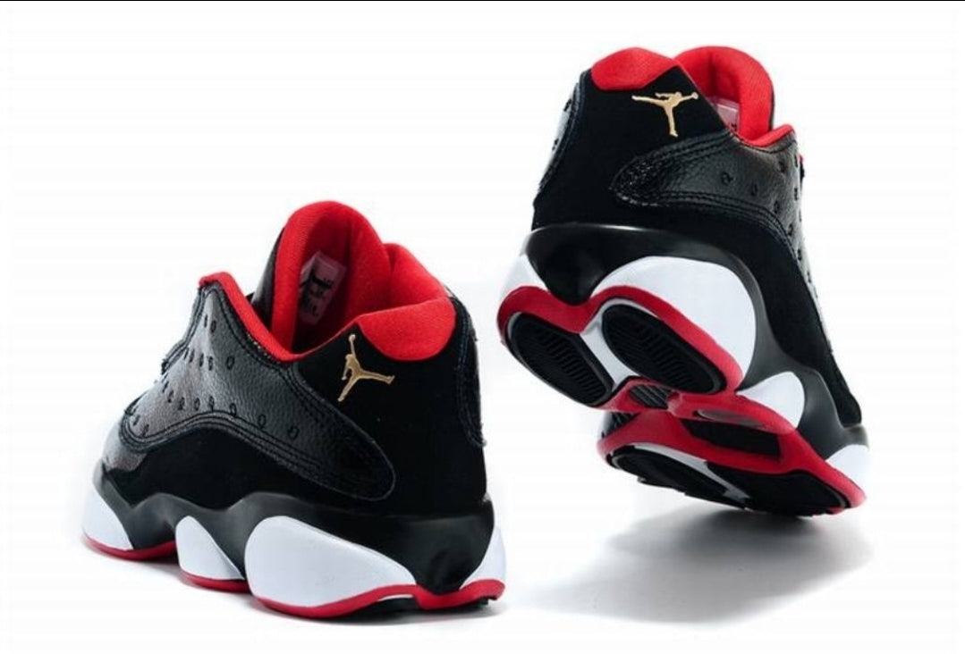 Les baskets Air Jordan 13 offrent un style emblématique et une performance exceptionnelle.
 design distinctif .pas Cher. Moins cher.