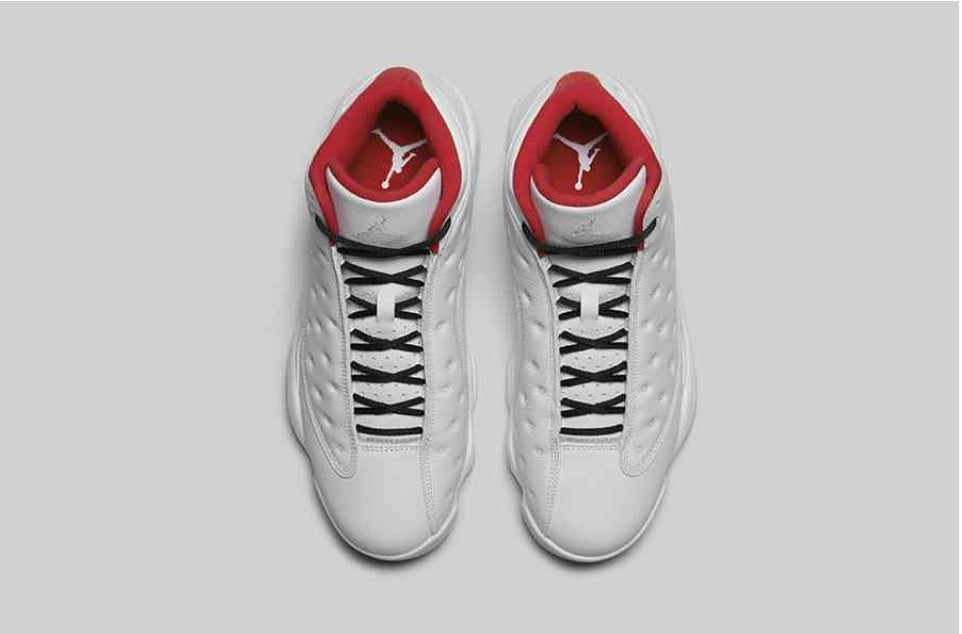 Les baskets Air Jordan 13 offrent un style emblématique et une performance exceptionnelle.
design distinctif .pas Cher. Moins cher.