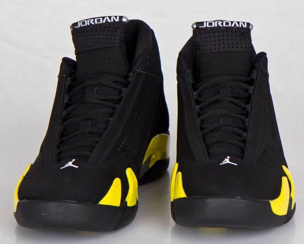Les baskets Air Jordan 14 offrent un style emblématique et une performance exceptionnelle.
design distinctif. Pas cher. Moins cher.