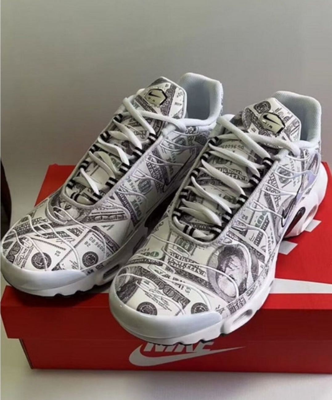 baskets Nike tn air max plus tn "Dollar$"