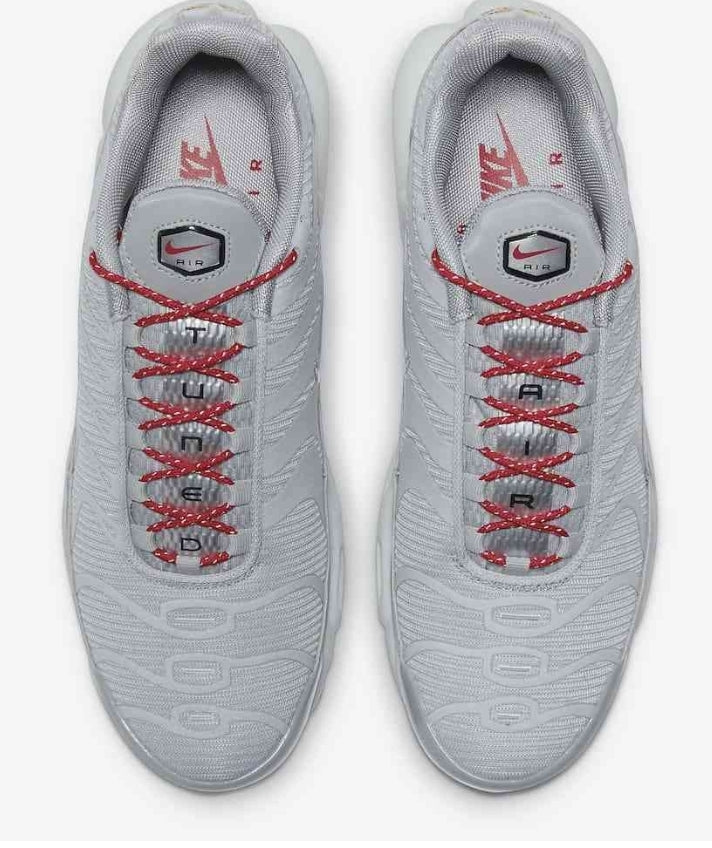 baskets Nike Air Max Plus Grey Red