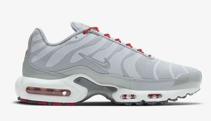 baskets Nike Air Max Plus Grey Red