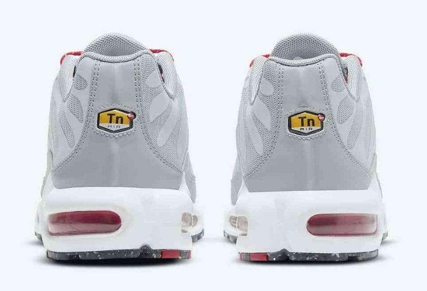 baskets Nike Air Max Plus Grey Red