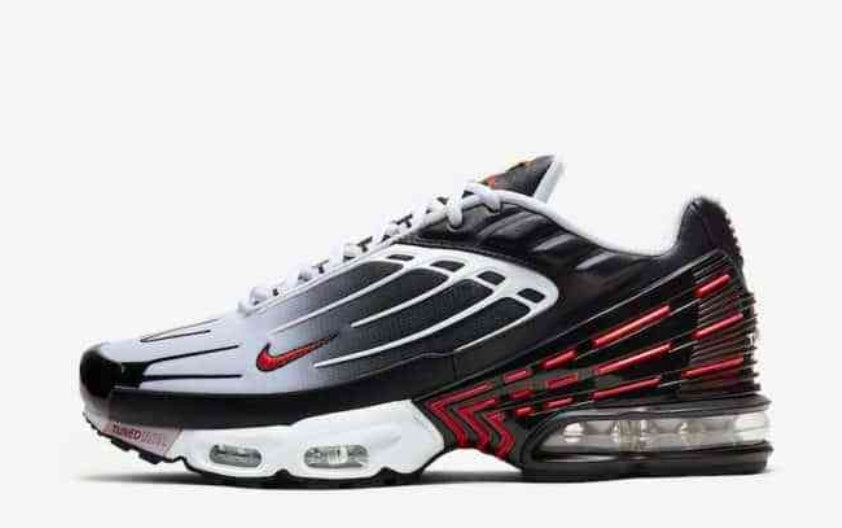 baskets Nike Air Max Plus 3 Black White Red
