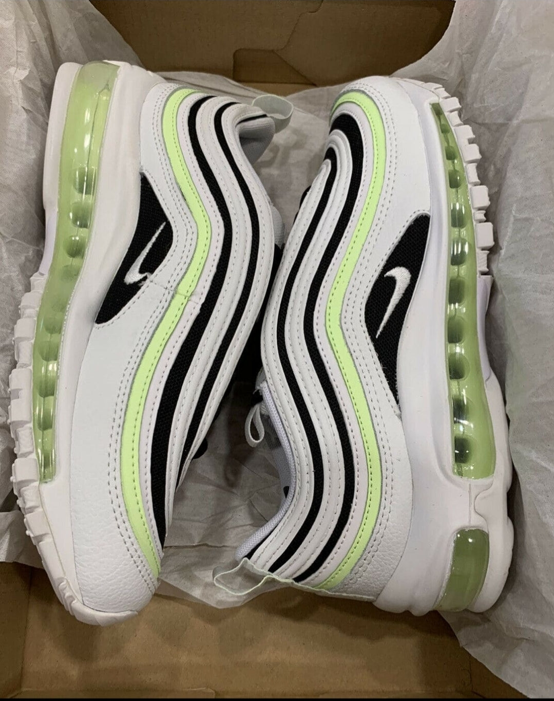 Les baskets Nike Air Max 97 sont synonymes de style emblématique et de confort absolu. Leur design ondulé distinctif.pas cher. Le moins cher.