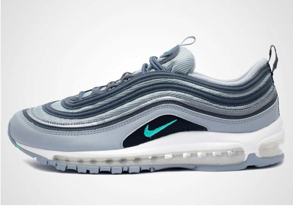 Les baskets Nike Air Max 97 sont synonymes de style emblématique et de confort absolu. Leur design ondulé distinctif.pas cher. Le moins cher.