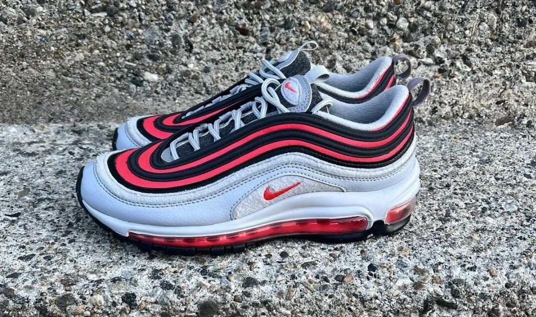 Les baskets Nike Air Max 97 sont synonymes de style emblématique et de confort absolu. Leur design ondulé distinctif.pas cher. Le moins cher.