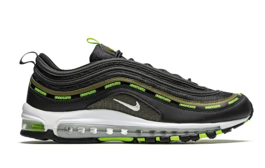 Les baskets Nike Air Max 97 sont synonymes de style emblématique et de confort absolu. Leur design ondulé distinctif.pas cher. Le moins cher.