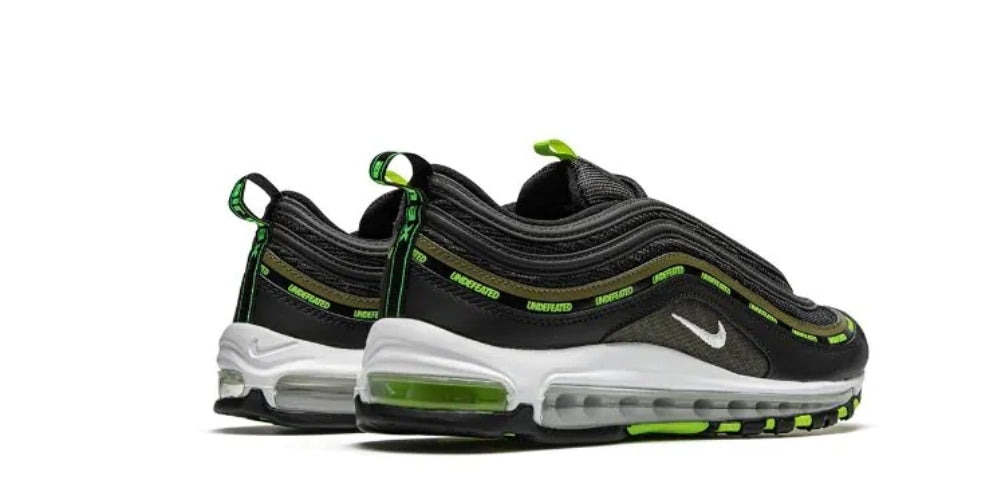 Les baskets Nike Air Max 97 sont synonymes de style emblématique et de confort absolu. Leur design ondulé distinctif.pas cher. Le moins cher.