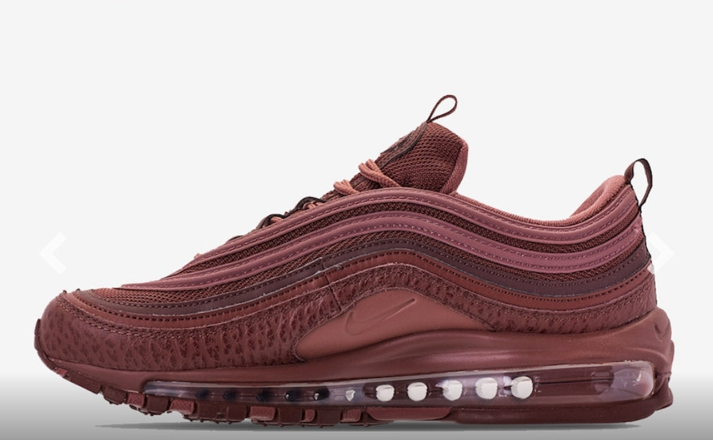 Les baskets Nike Air Max 97 sont synonymes de style emblématique et de confort absolu. Leur design ondulé distinctif.pas cher. Le moins cher.