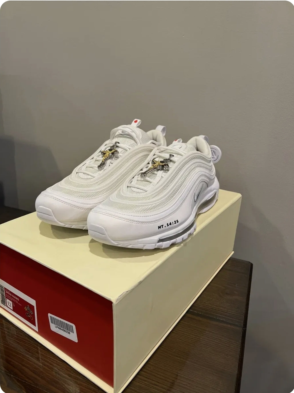 Les baskets Nike Air Max 97 sont synonymes de style emblématique et de confort absolu. Leur design ondulé distinctif.pas cher. Le moins cher.