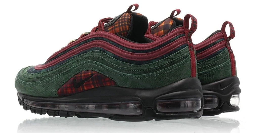 Les baskets Nike Air Max 97 sont synonymes de style emblématique et de confort absolu. Leur design ondulé distinctif.pas cher. Le moins cher.