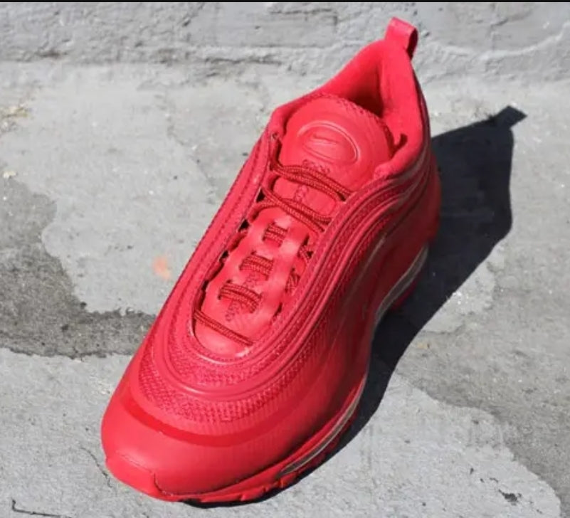 Les baskets Nike Air Max 97 sont synonymes de style emblématique et de confort absolu. Leur design ondulé distinctif.pas cher. Le moins cher.