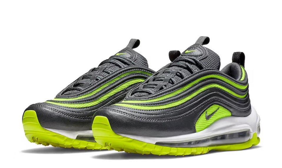 Les baskets Nike Air Max 97 sont synonymes de style emblématique et de confort absolu. Leur design ondulé distinctif.pas cher. Le moins cher.