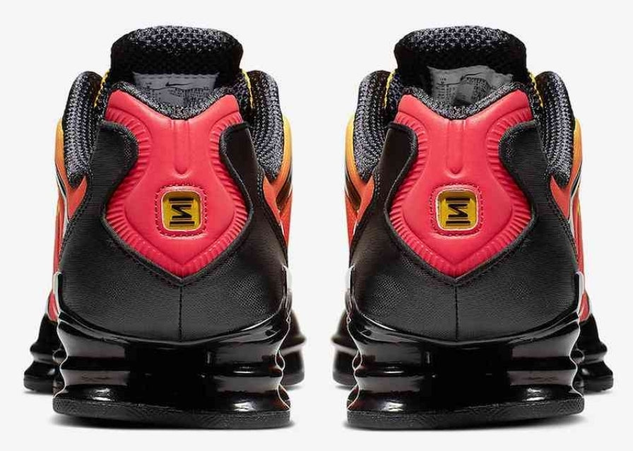 Les baskets Nike Shox TL allient un style avant-gardiste et une innovation technique avancée. Leur design unique et leurs détails sophistiqués.